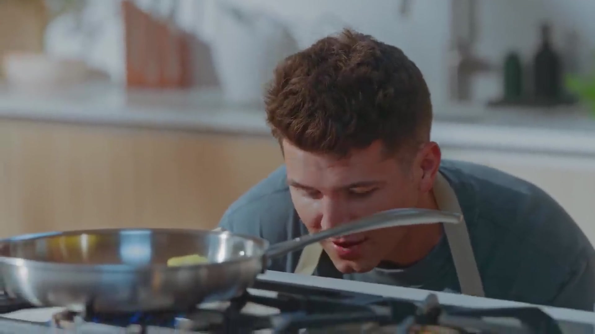 Video thumbnail for Perfect Chocolate Chip Cookies (Crispy & Chewy) (720p 24fps)