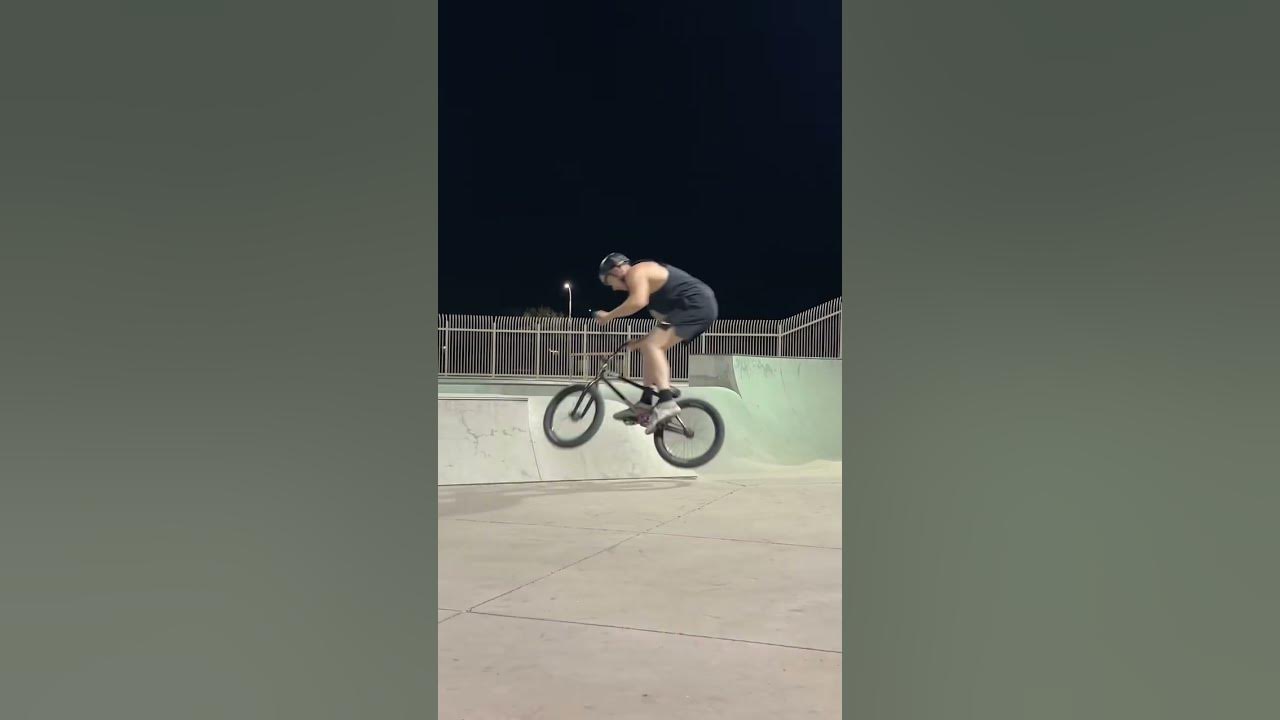 Video thumbnail for Disgusting 180 tailwhip at the end