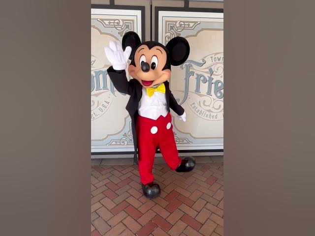 'Video thumbnail for Mickey Mouse at Disneyland🥁 #disney #disneyland #disneycharacters #mickeymouseclubhouse  #shorts'