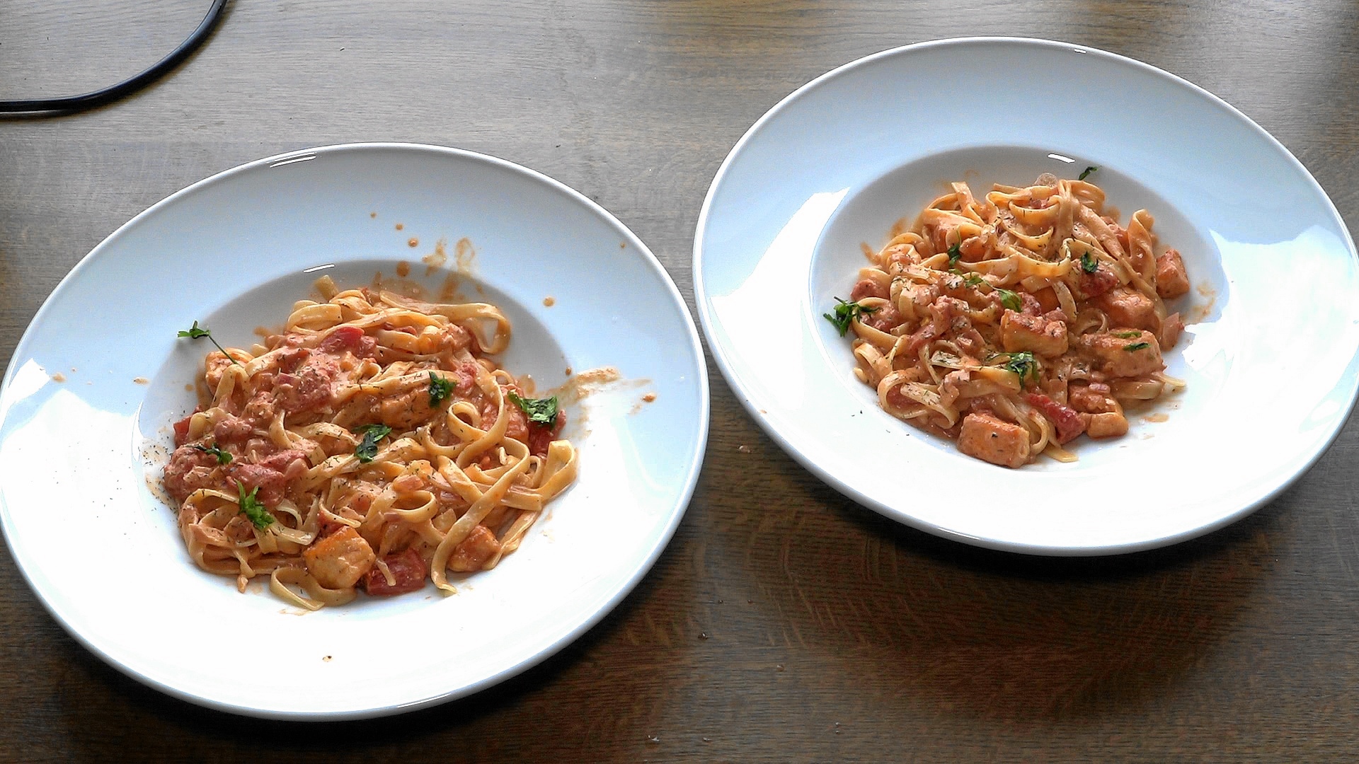 Video thumbnail for Tagliatelle al Salmone