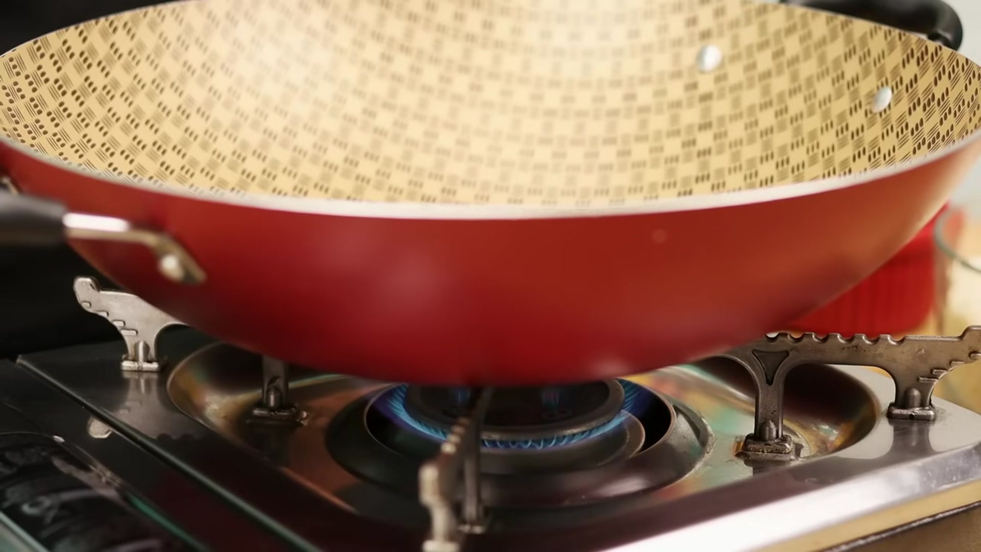 Video thumbnail for Chega de Arroz EMPAPADO_ DICA TOP para INICIANTES de Como Fazer o Arroz Branco SOLTINHO e GOSTOSO_(720P_HD)