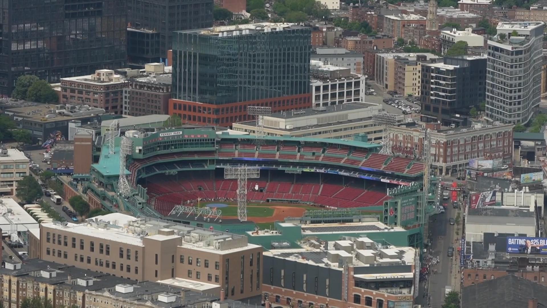 'Video thumbnail for Boxing returns to baseball's Fenway Park after 70 years in hopes to revitalize the sport in Boston'
