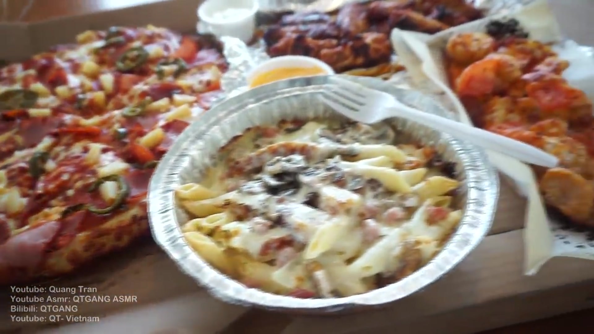 Video thumbnail for DOMINOS PIZZA FEAST(720P HD)