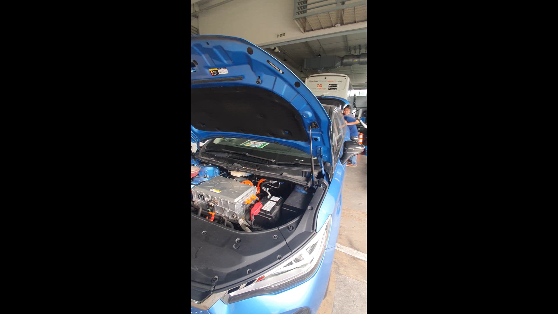 Video thumbnail for Steps To Take Before Working Repairing An Electric Car ?