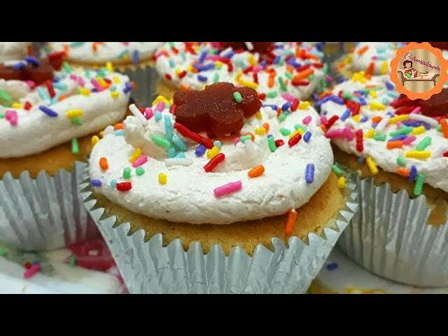 'Video thumbnail for Aprenda Como Fazer Cupcake com Creme de Goiabada e cobertura de chantilly com goiabada'