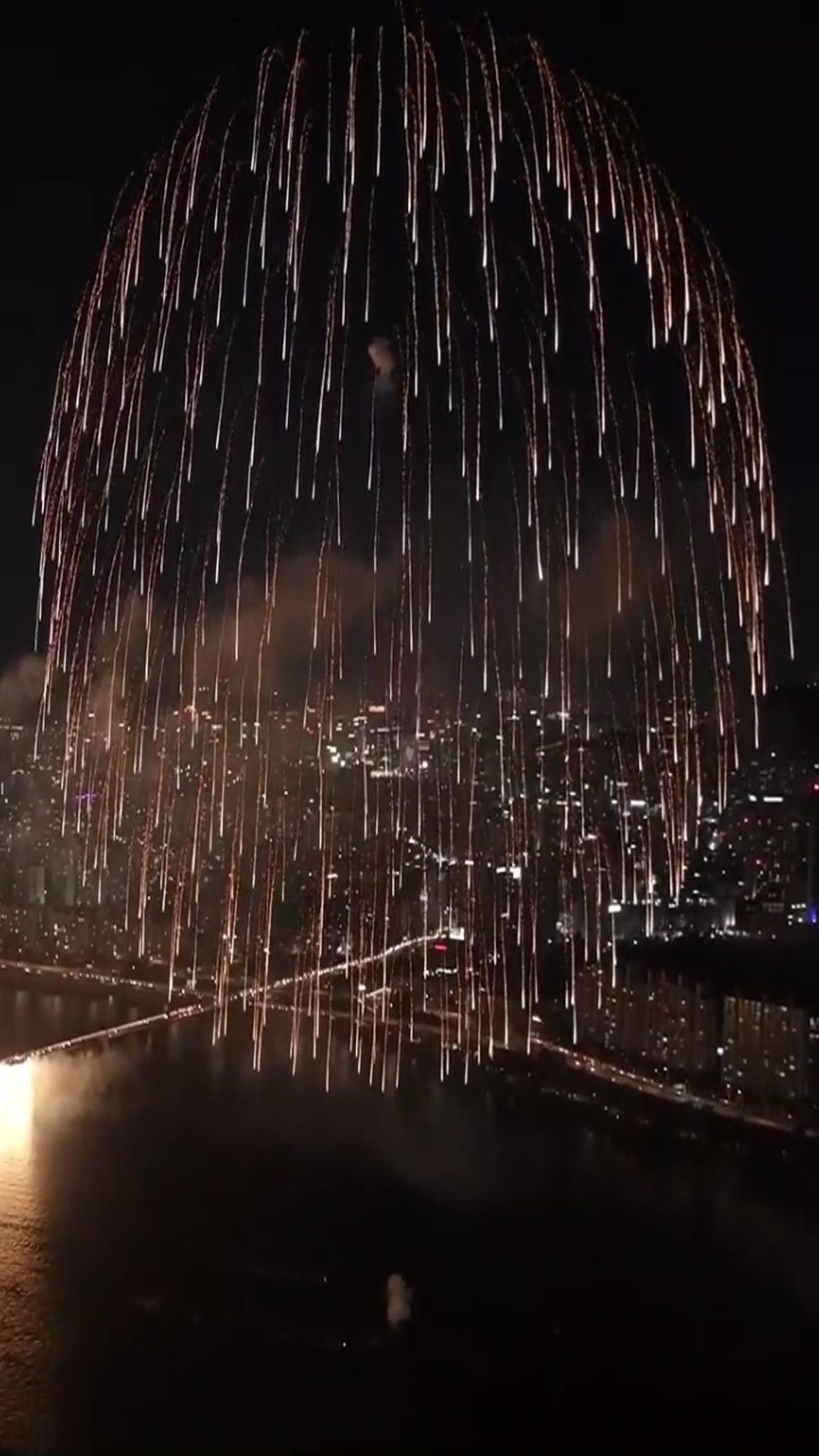Video thumbnail for Seoul Fireworks Festival 2025 is back!