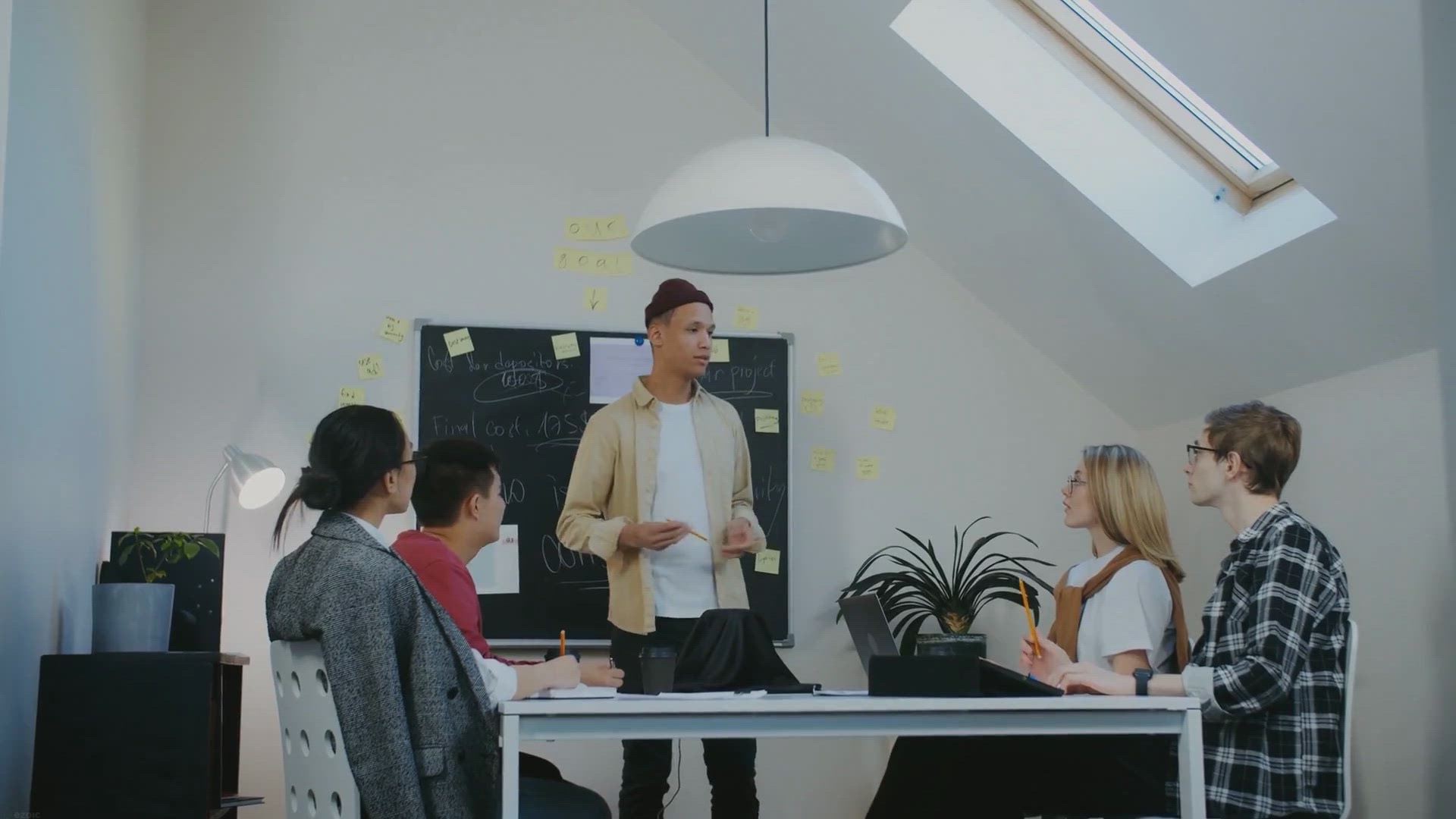 'Video thumbnail for HOW TO HIRE APP DEVELOPERS IN LONDON FOR STARTUPS – BUSINESS GUIDE'