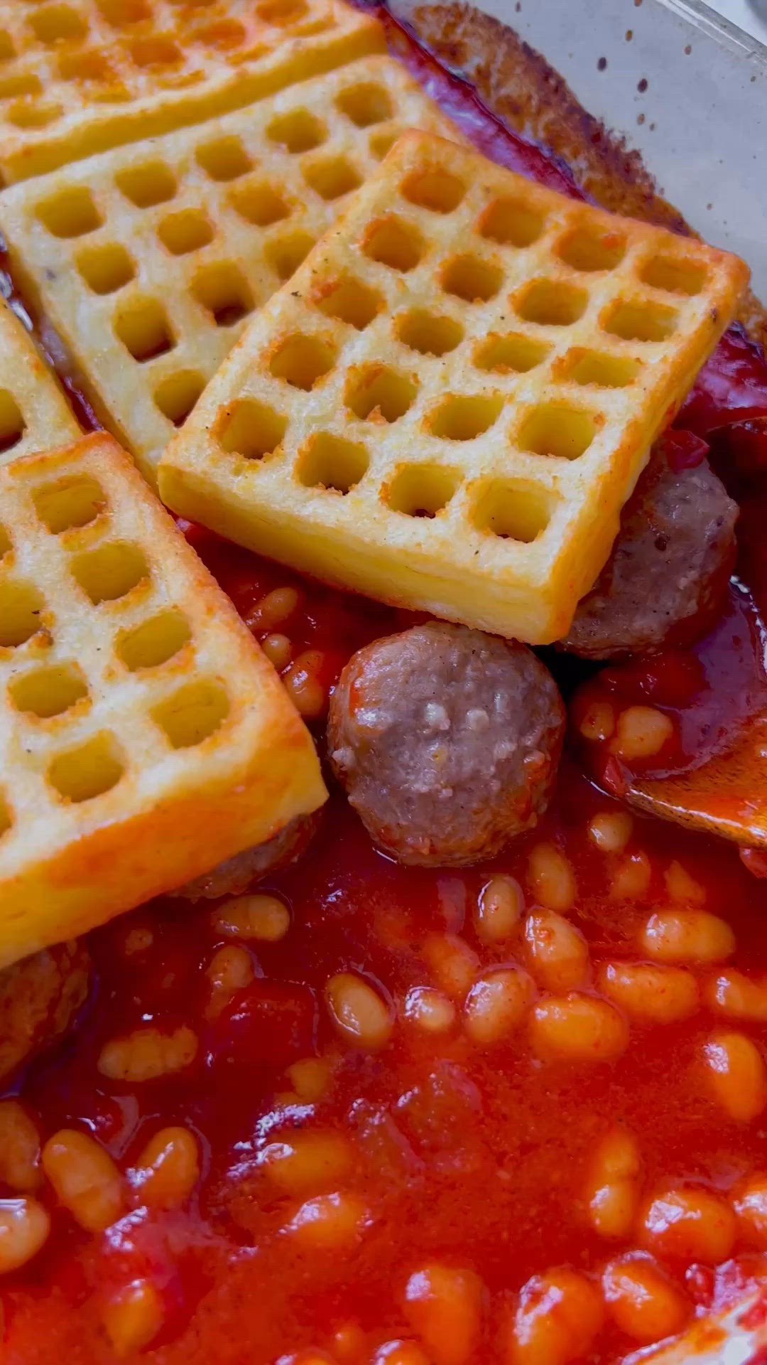 'Video thumbnail for Meatball, Baked Beans & Potato Waffle Pie'
