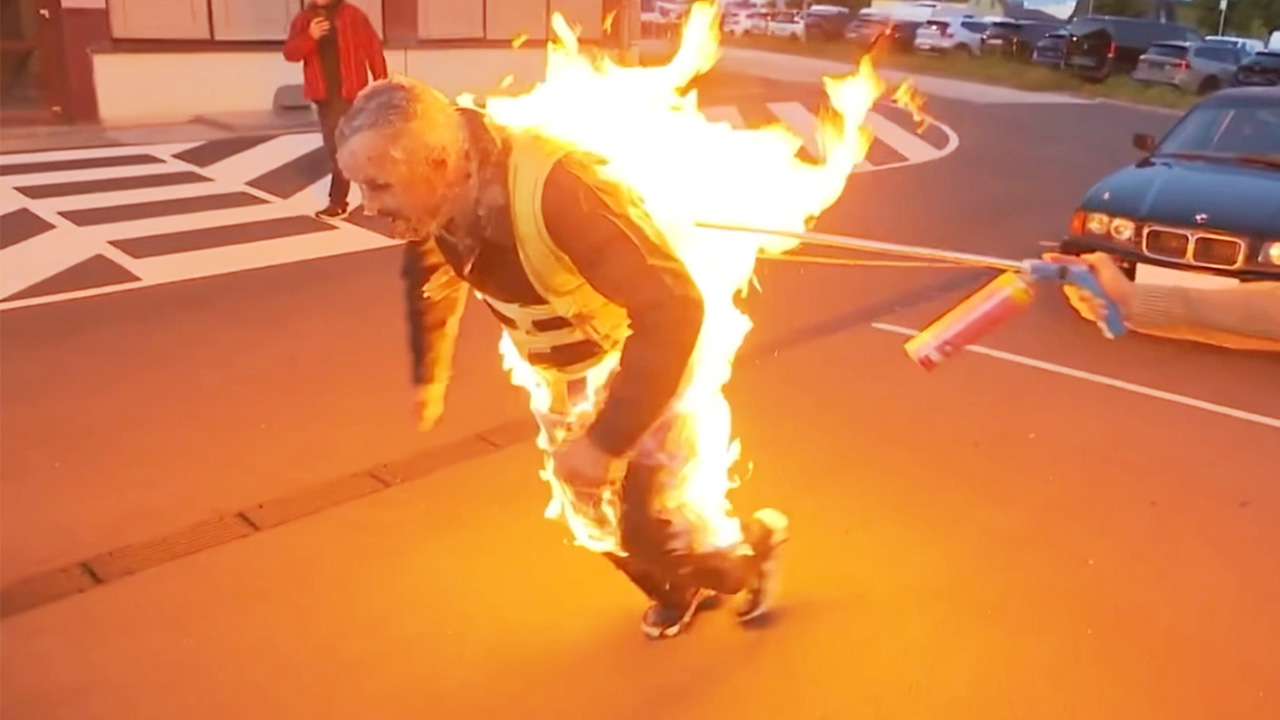 'Video thumbnail for Fastest 100m pulling a car in full body burn'