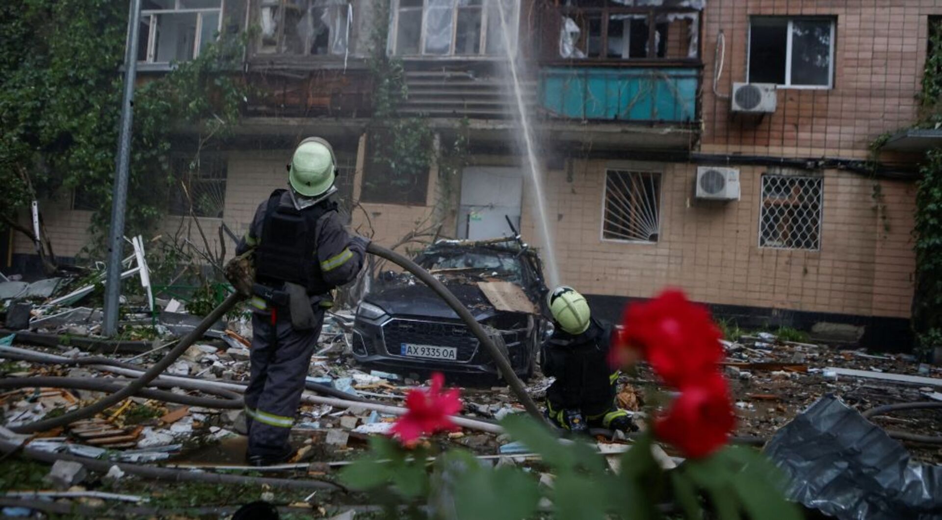 'Video thumbnail for Russian attacks on Ukraine kill six as prisoner swap hangs in balance'