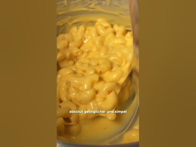 'Video thumbnail for Ein Traum für alle Cheese Lover: Supercremige Mac & Cheese #shorts'