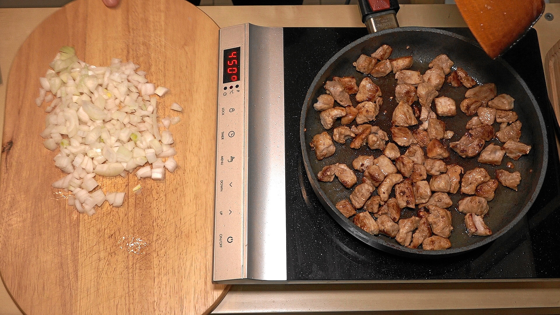 Video thumbnail for Gulasch zubereiten