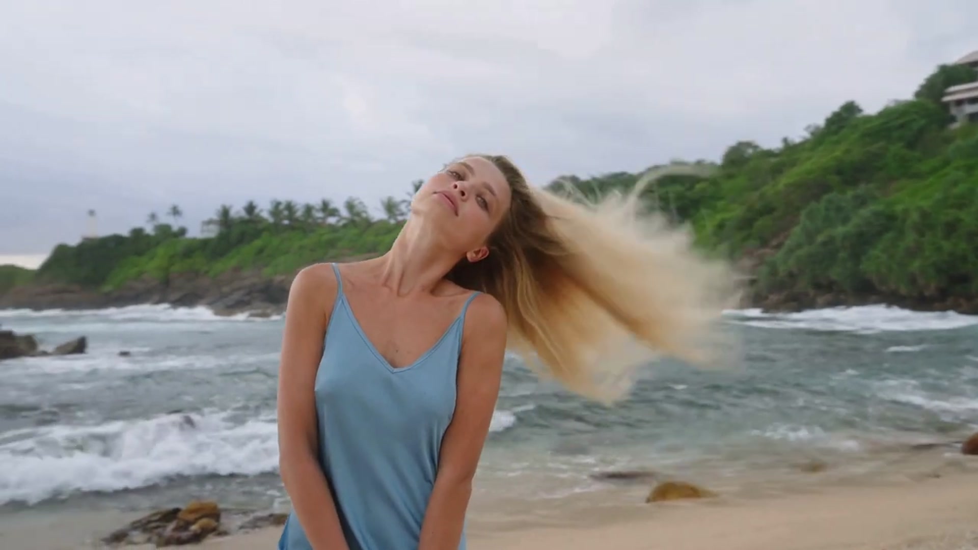 Video thumbnail for Top Haircuts to Boost Fine Hair Volume; Style Tips You Need (720p 30fps)