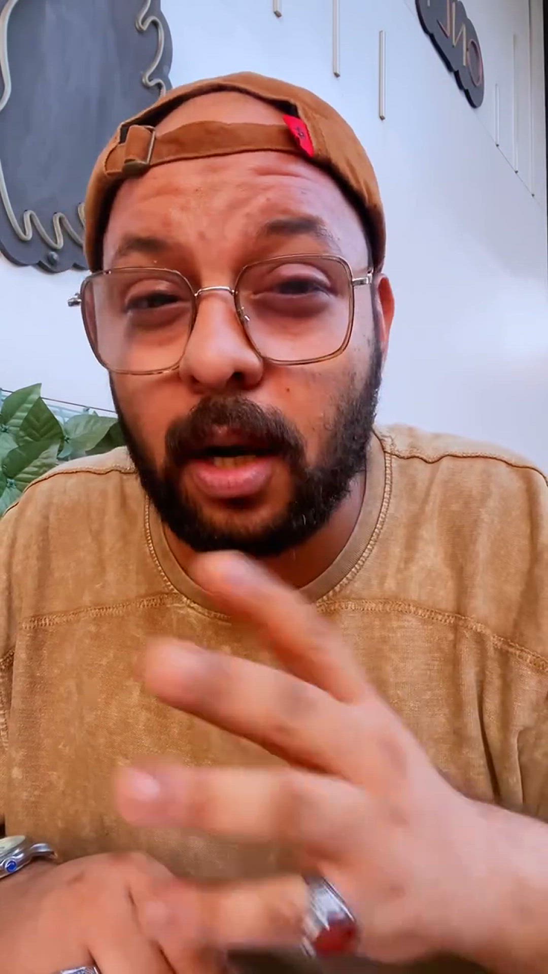 Video thumbnail for المياه مقطوعة في أسوان وشاب مصري يحذر المواطنين من استغلال التجار