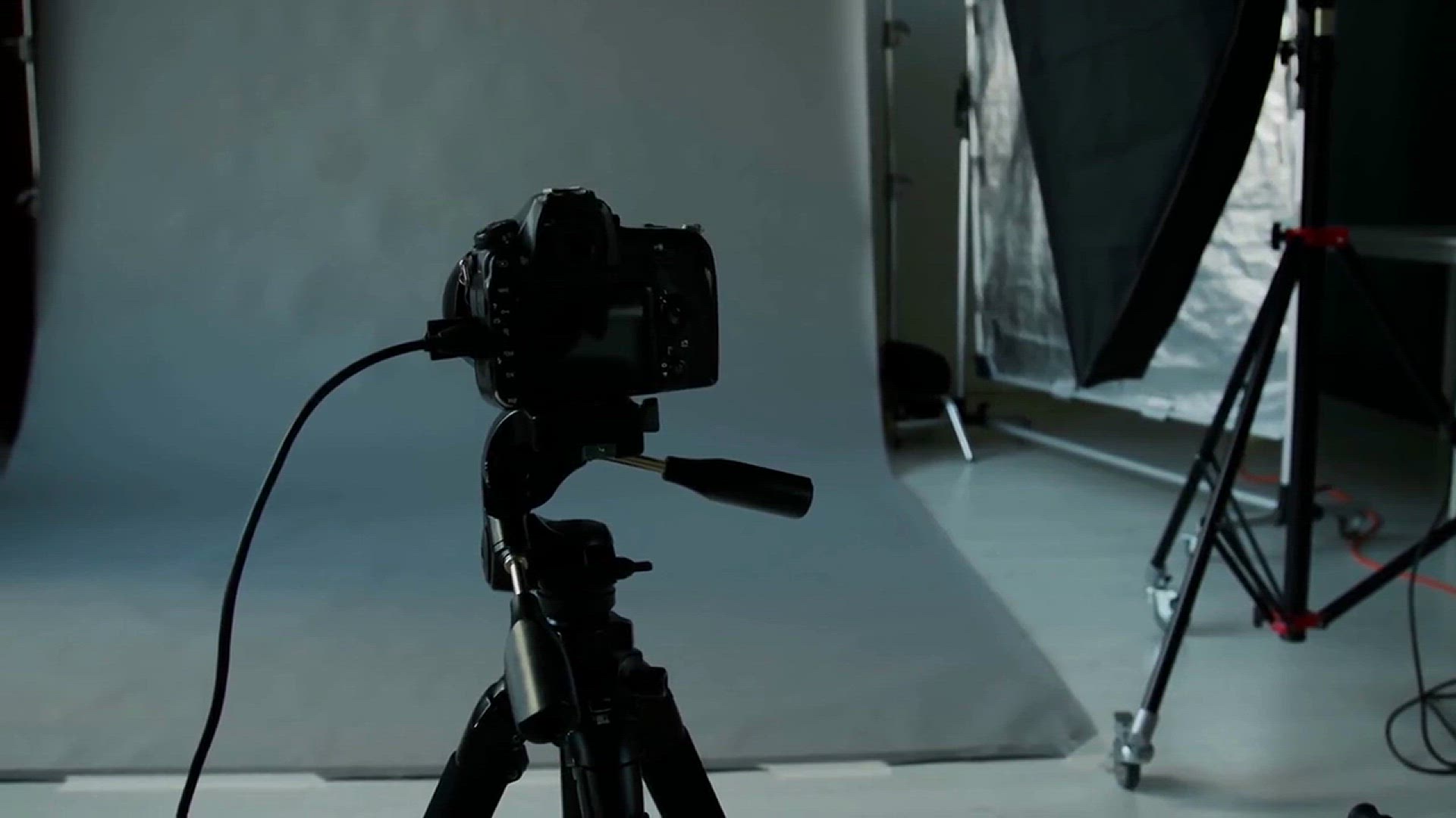 'Video thumbnail for Sony a73 vs Sony a7R3: Ultimate Dynamic Range & 4K Comparison – Which One Wins?'