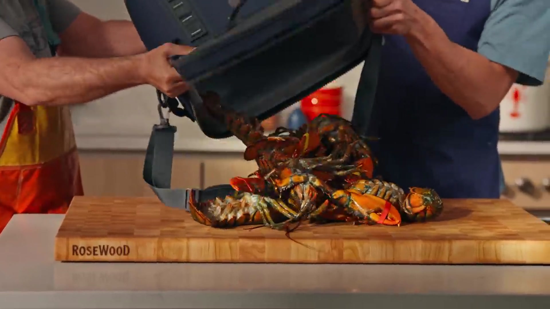 Video thumbnail for Fresh Maine Lobster Rolls (720p 30fps)