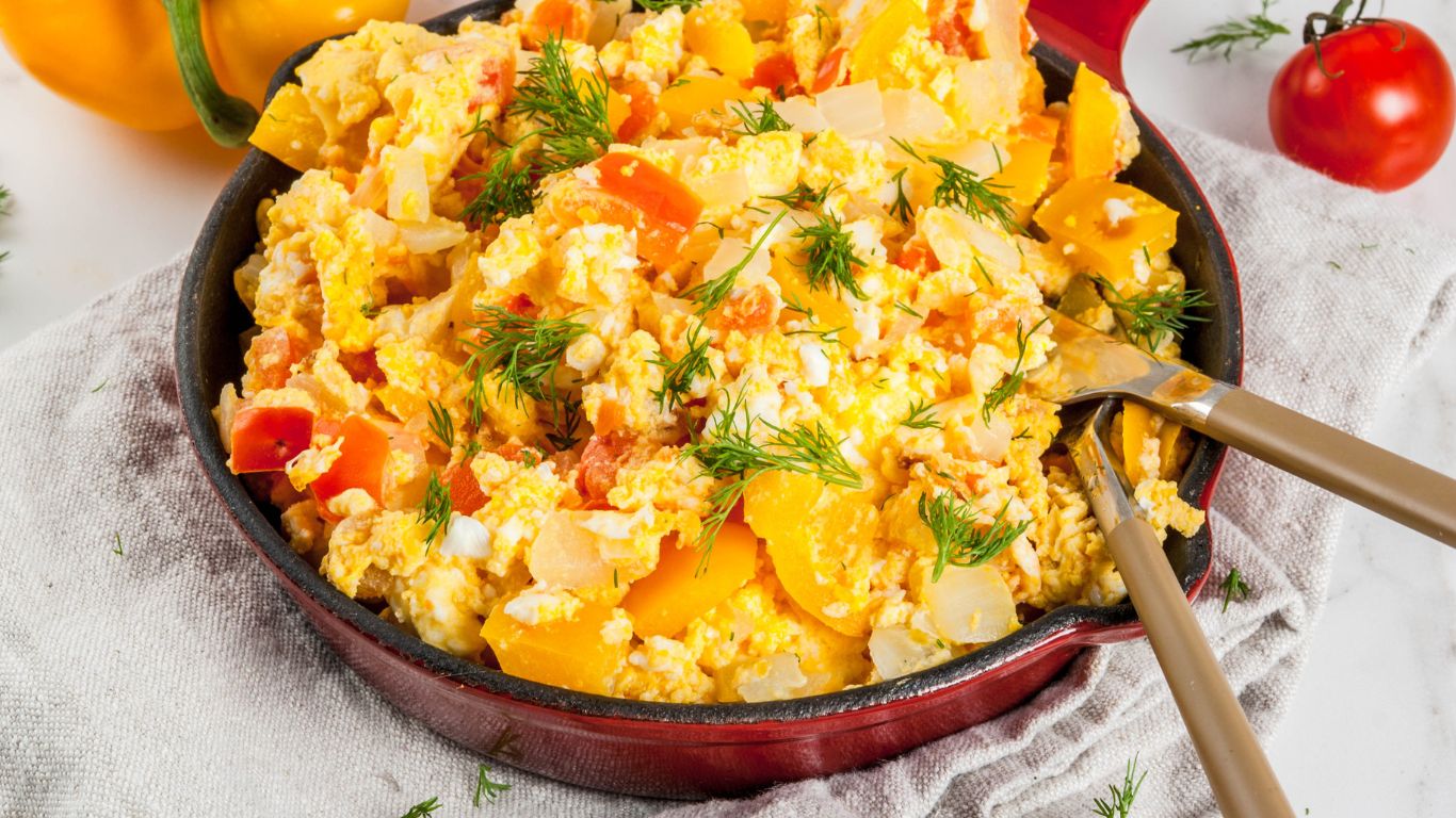 'Video thumbnail for Easy Recipe for Classic Scrambled Eggs'
