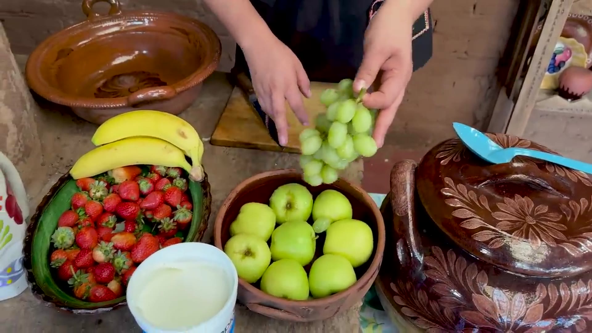 Video thumbnail for Ensalada Cremosa De Frutas Para Navidad_ La Cocina En El Rancho(720P_HD)