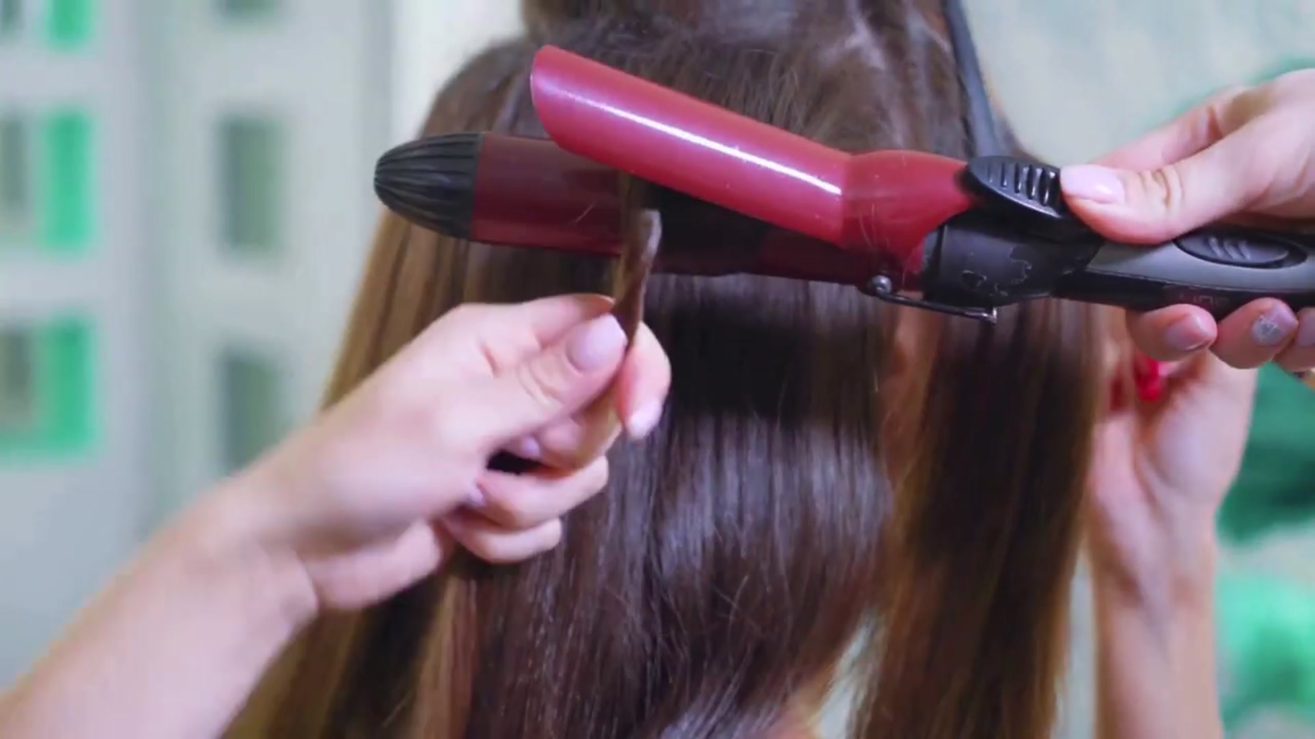 Video thumbnail for Master the Art of Gorgeous Waves ¦ Easy Hairstyles for Stunning Beach Waves (720p 30fps)