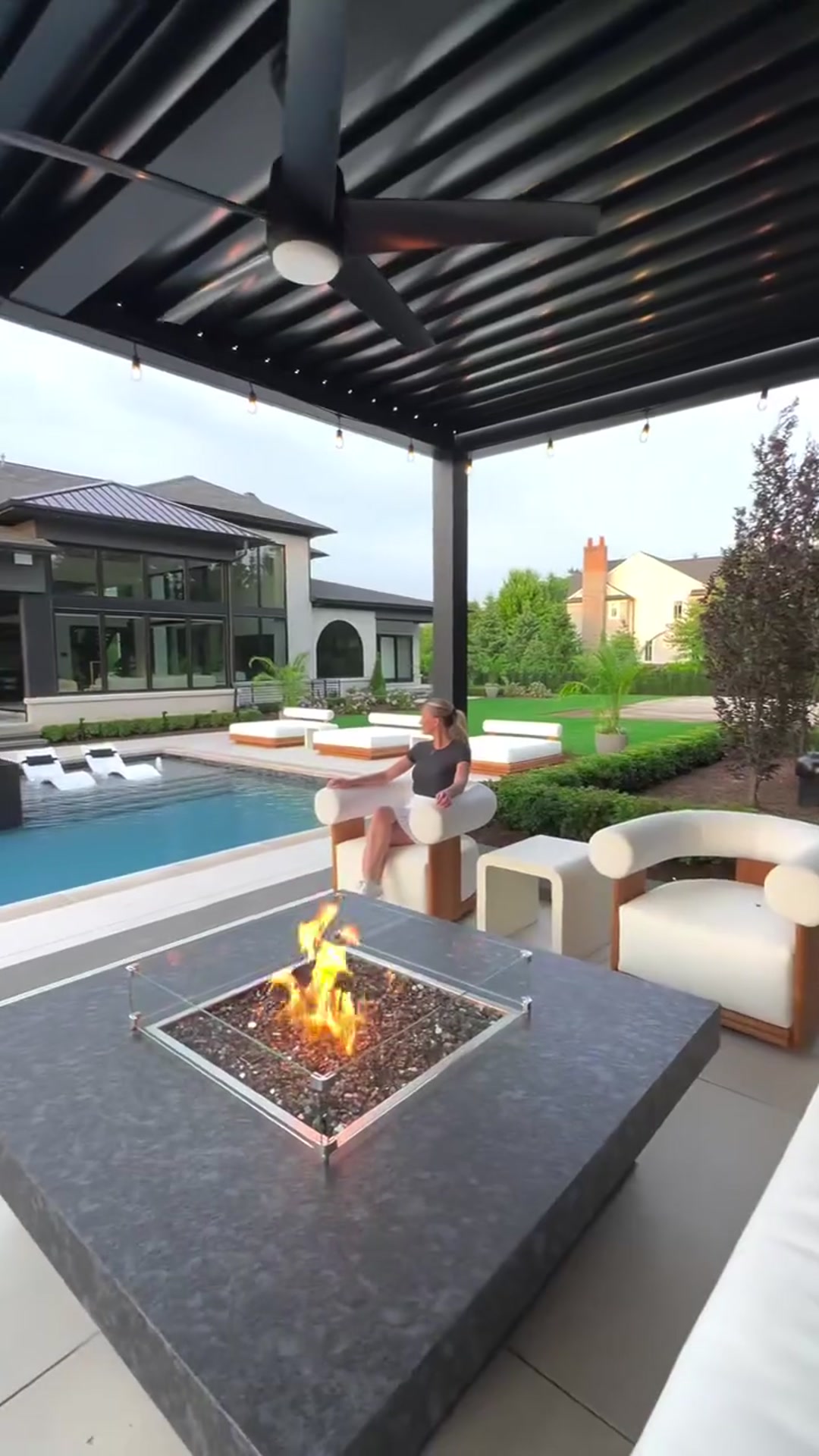 Video thumbnail for c340b735f239352bdb306a718b232dc9