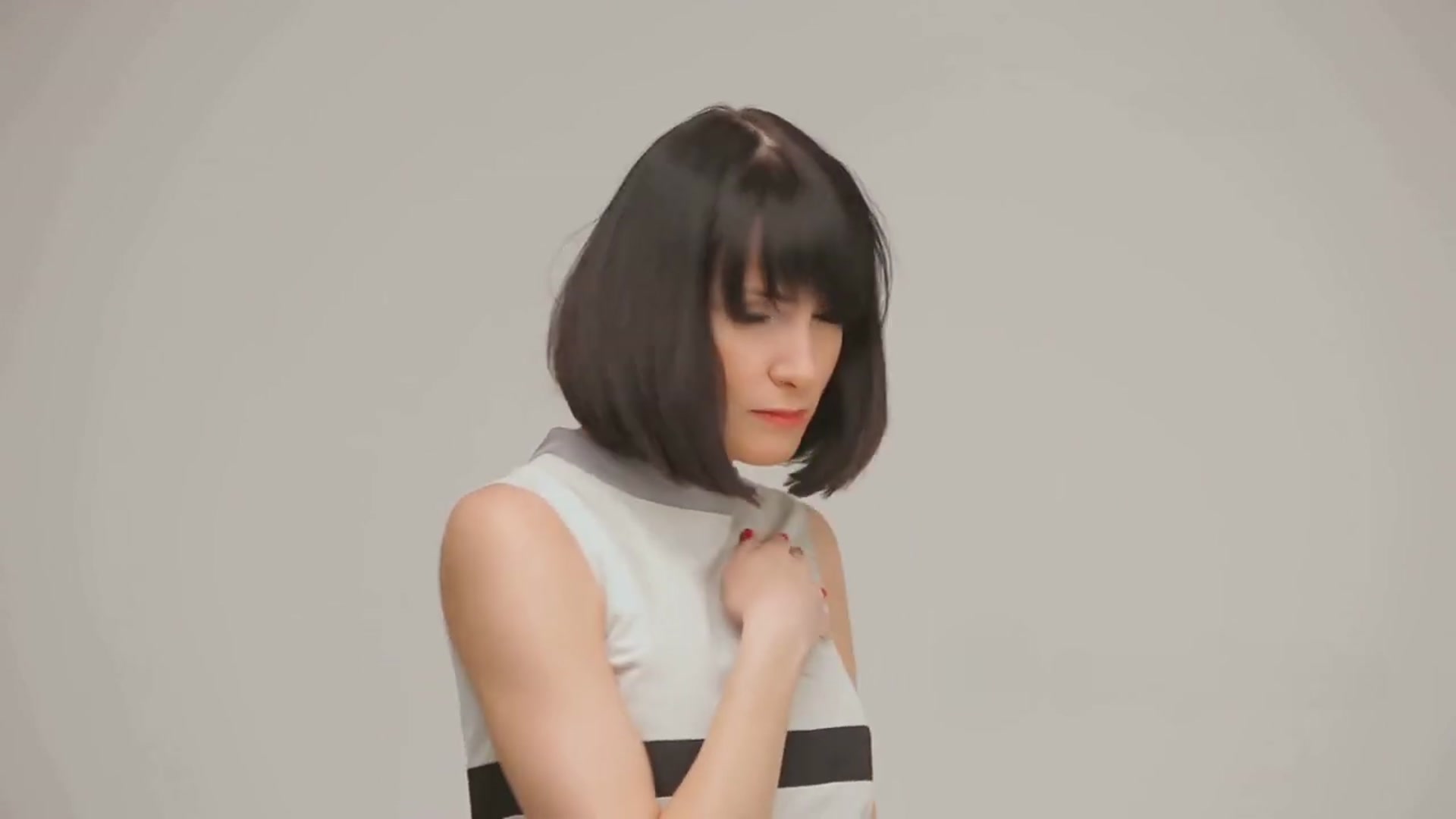 Video thumbnail for Transform Your Look with Chic Short Bobs – Trendy & Timeless! (720p 30fps)