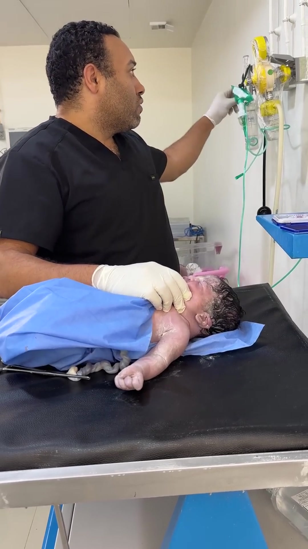 Video thumbnail for Baby born now(720P_HD)