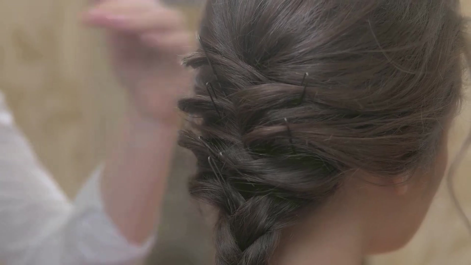 Video thumbnail for Trendy and Stunning Prom Hairstyles to Rock Your Night (720p 30fps)