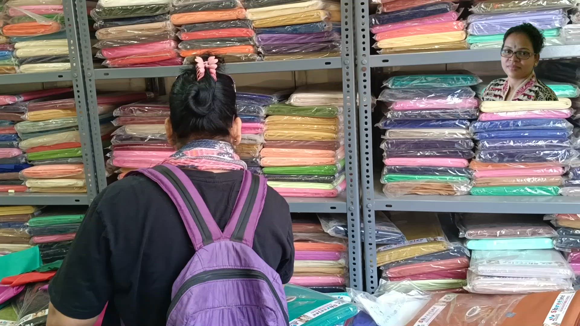 'Video thumbnail for टेलरिंग मटेरियल खरीदने के लिए होलसेल बाजार में In Wholesale market to buy tailoring material'
