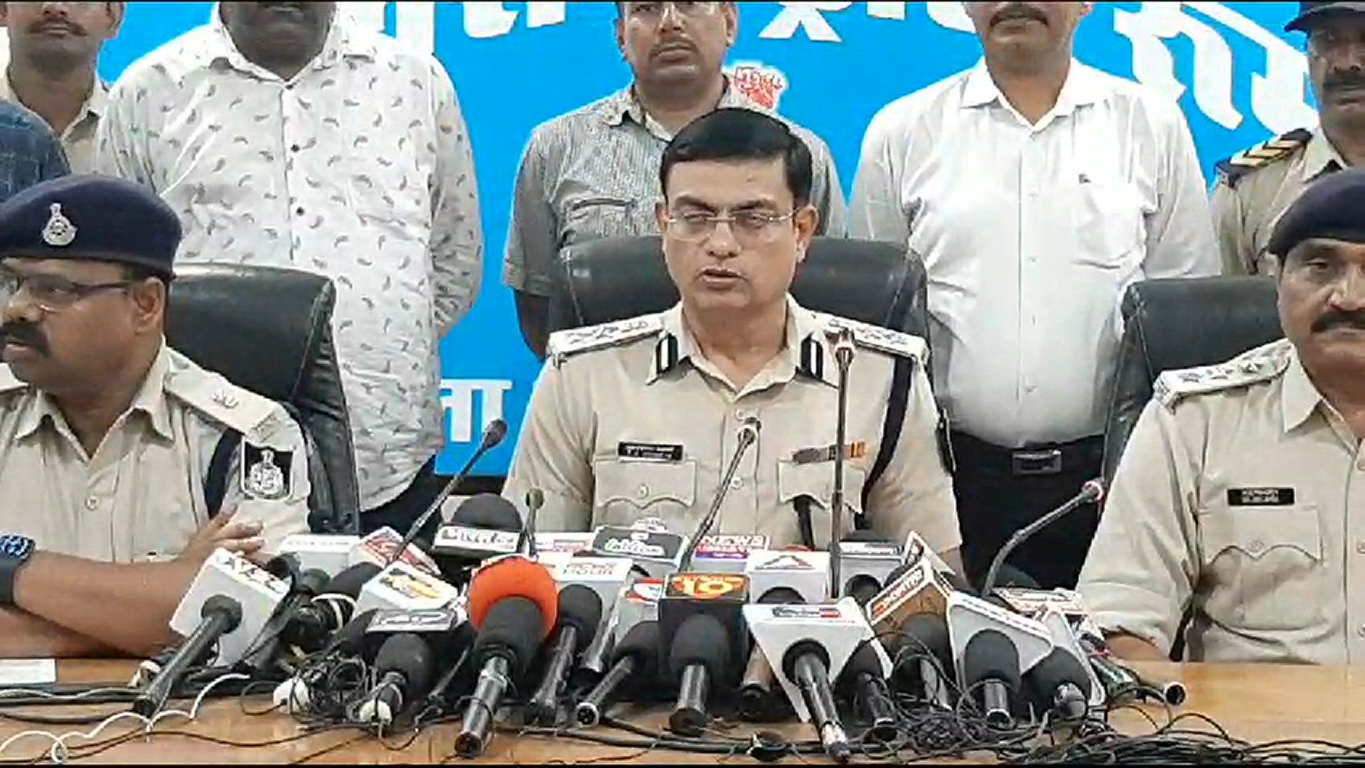 'Video thumbnail for Jabalpur News मात्र 600 रुपये के लिए साथी ने ले ली जान , पुलिस ने किया 90 क्वार्टर हत्याकांड का खुलासा'