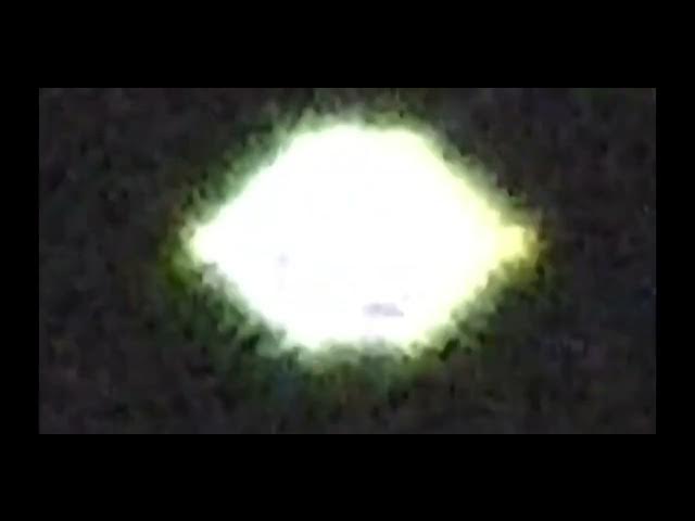 Video thumbnail for Two Different Recordings Showing the Same Hexagonal UFO in Argentina