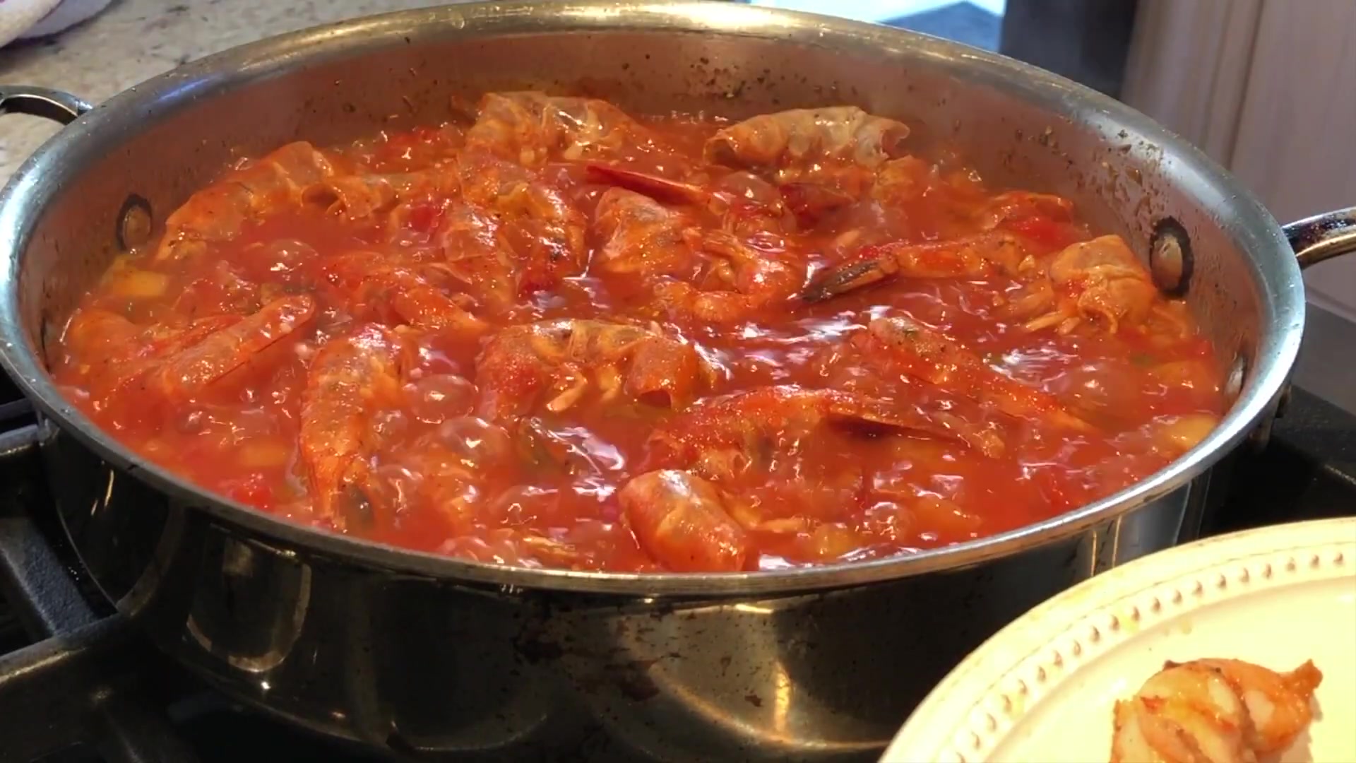 Video thumbnail for SHRIMP FRA DIAVOLO (1080p 30fps)