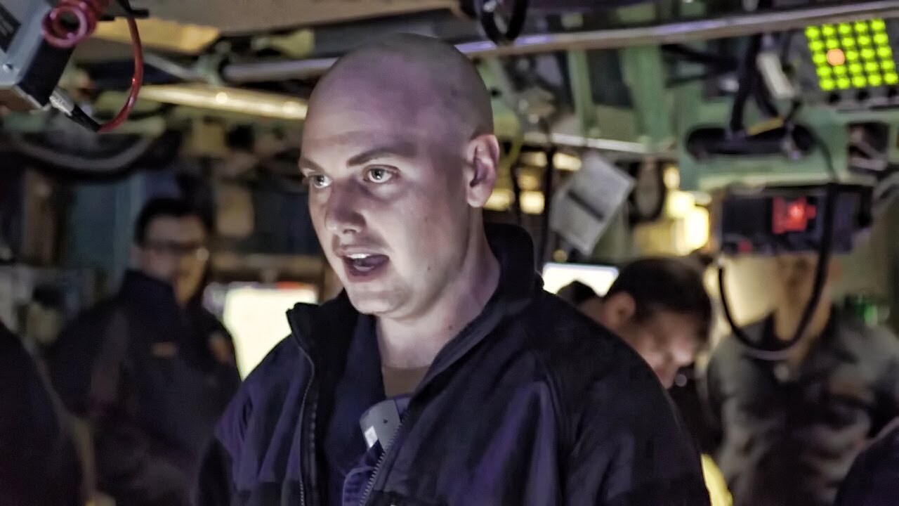 Video thumbnail for Submarine Dive • U.S. Navy