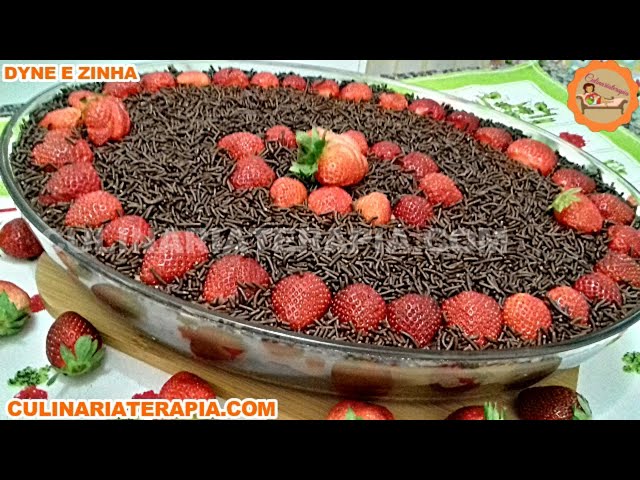 'Video thumbnail for COMO FAZER BOLO DE CHOCOLATE ALAGADO CREMOSO COM MORANGOS NA TRAVESSA'