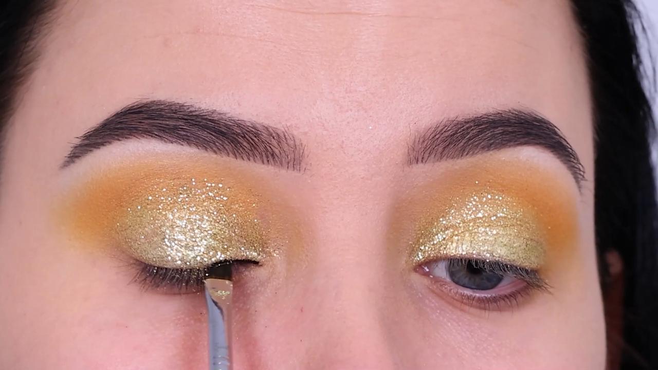 Video thumbnail for Golden Glitter Eye Makeup Tutorial for Christmas or New Year's Eve!