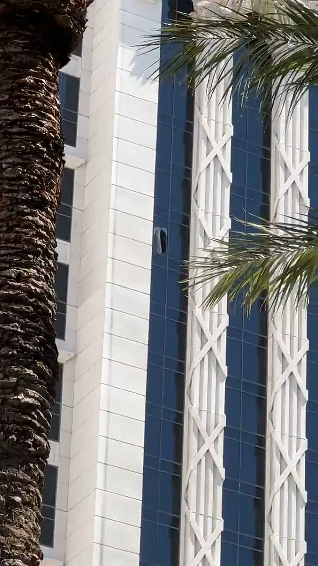 Video thumbnail for Armed man barricaded in a room at Caesars Palace in Las Vegas