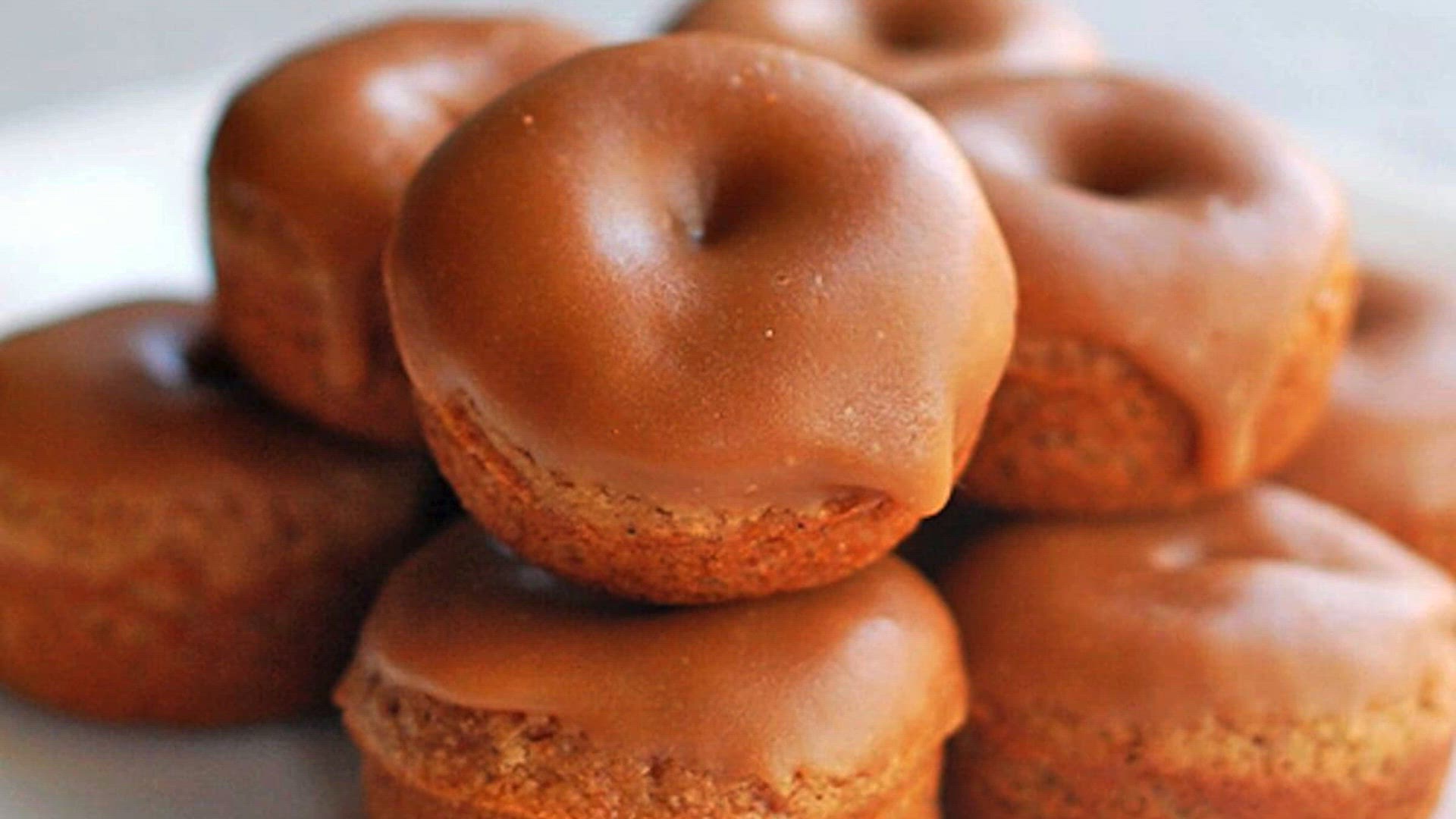 'Video thumbnail for Baked Gingerbread Mini Donuts recipe'