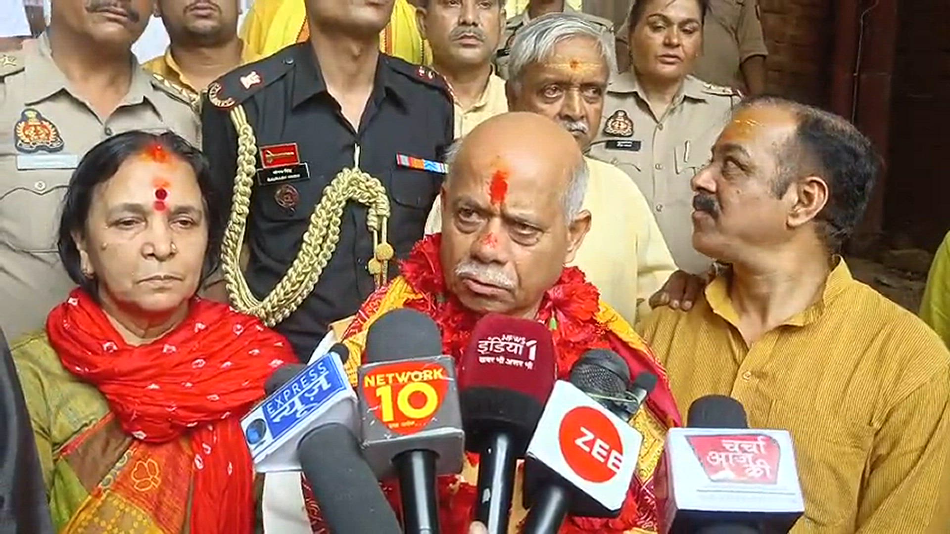 'Video thumbnail for शिवप्रताप शुक्ला मिर्जापुर पहुचे जहां उन्होंने चंद्रयान -3 की लैंडिंग पर विज्ञानिकों को बधाई दी'