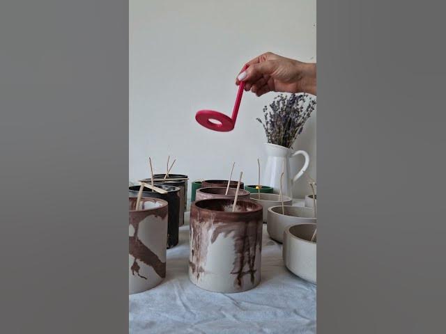 Video thumbnail for Lumânările WeeCandles sunt turnate de mână 🖐 Proudly handmade in România #candles