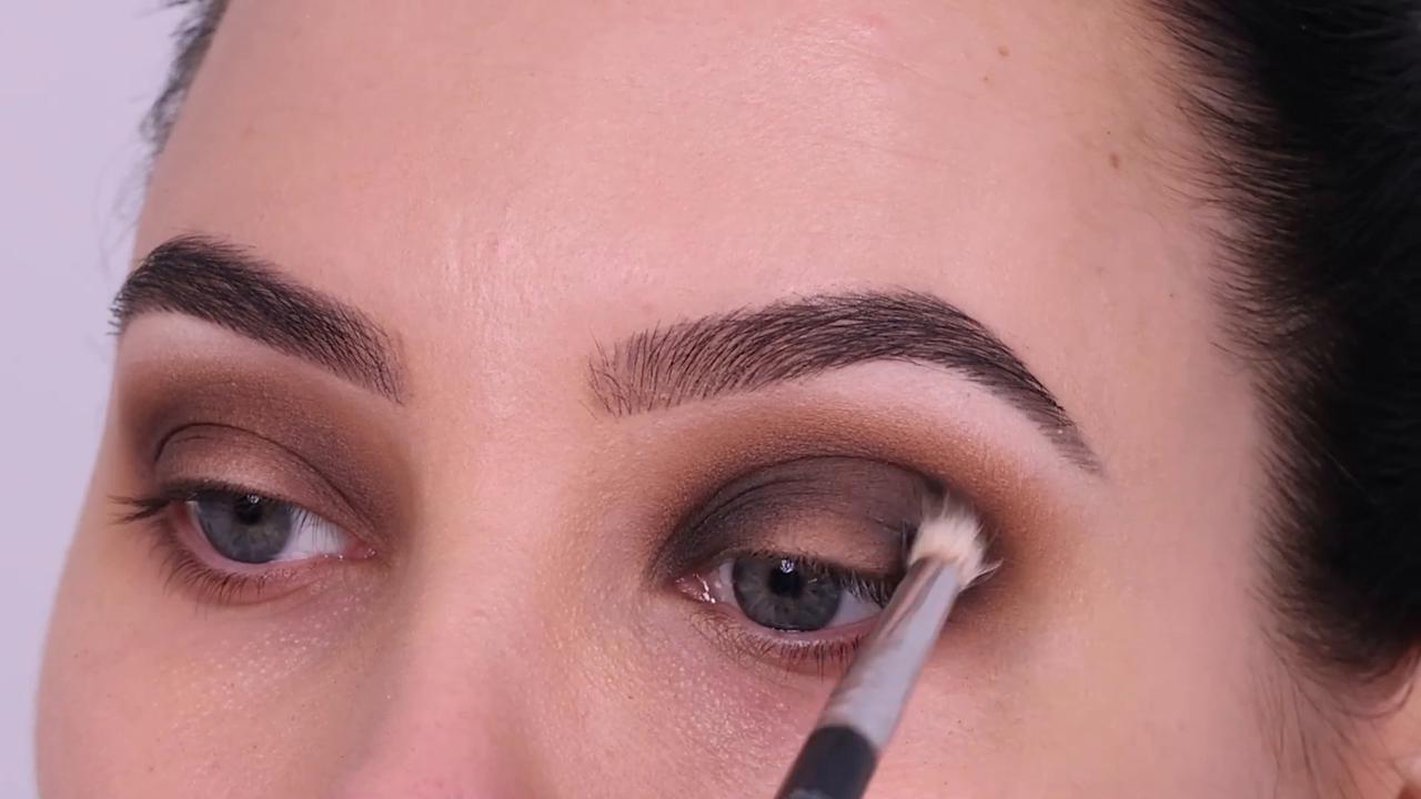 Video thumbnail for HOW TO GLITTER SMOKEY EYES! Try This Look for The Holidays!